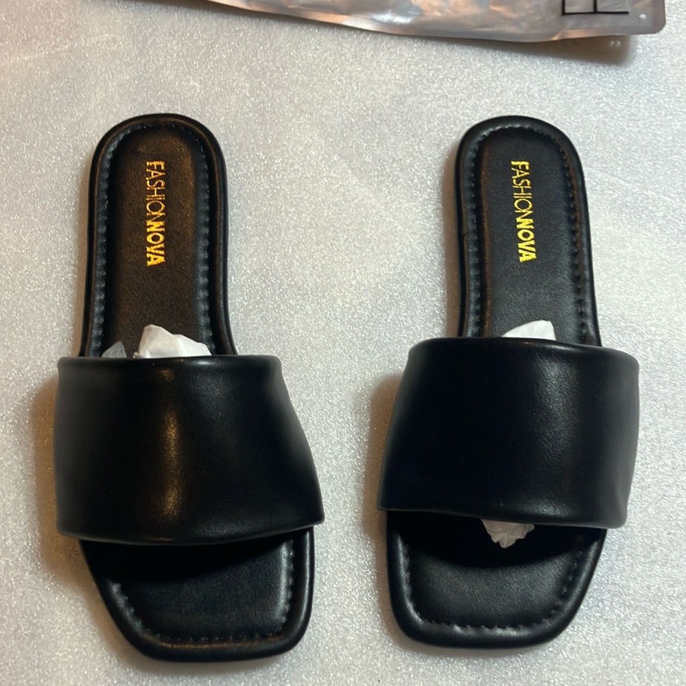 FN Skyler slides flats. New